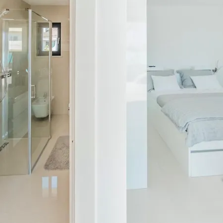 The Boat For 6 2 Near With Sea View & Infinity Pool At Balcony *