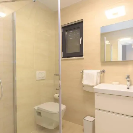 The Boat For 6 2 Near With Sea View & Infinity Pool At Balcony