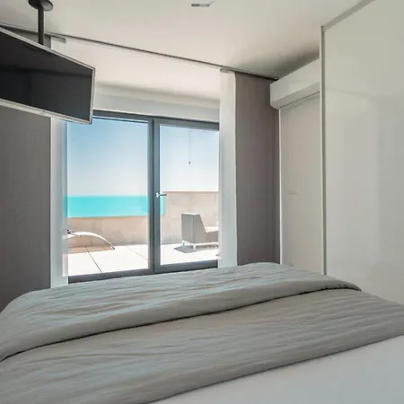 The Boat For 6 2 Near With Sea View & Infinity Pool At Balcony Opatija