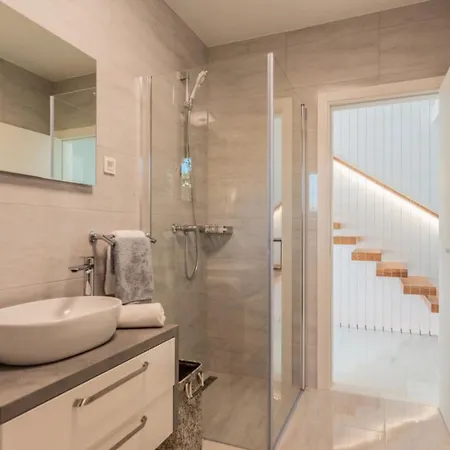 The Boat For 6 2 Near With Sea View & Infinity Pool At Balcony * Opatija