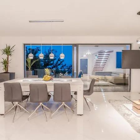 The Boat For 6 2 Near With Sea View & Infinity Pool At Balcony Villa *