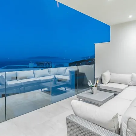 The Boat For 6 2 Near With Sea View & Infinity Pool At Balcony