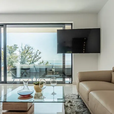 The Boat For 6 2 Near With Sea View & Infinity Pool At Balcony Opatija