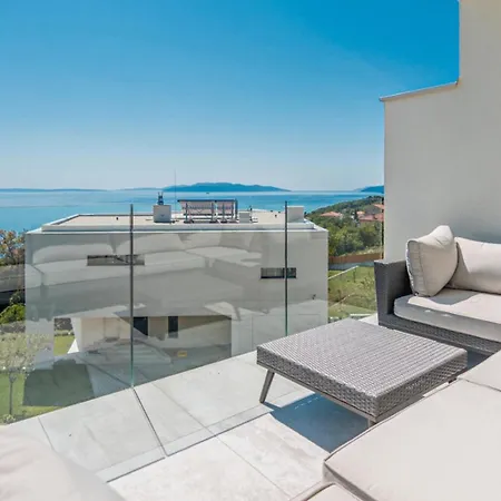The Boat For 6 2 Near With Sea View & Infinity Pool At Balcony *
